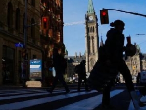 
                学生兼职被削减？加拿大联邦政府一年砍掉2000个岗位
            