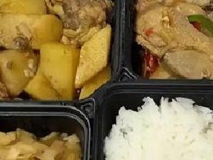 
                德国顶级医疗展上,200多中国人集体食物中毒
            