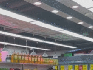 内地“穷鬼”超市，快被香港人搬空了