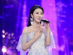 中国美女歌手牵动高官连环落马? 获封"反腐女杰"