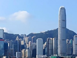 30万香港人：四口人住7平米，围在马桶边吃饭