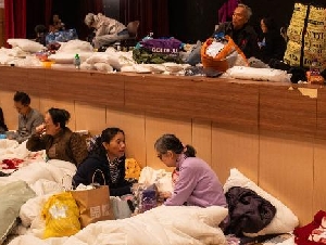 “再也回不去了”：宏福苑大火幸存者处境艰难
