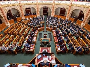 中国不挽留 美国不收留 他终于玩不转了