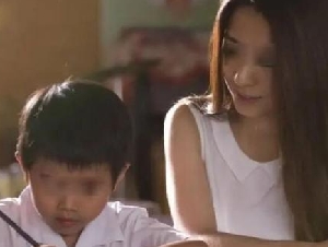 
                陪读妈妈成色猎对象 骗财骗色
            