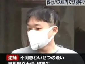 
                中籍研究生长途巴非礼邻座熟睡女 辩称"不记得…"
            