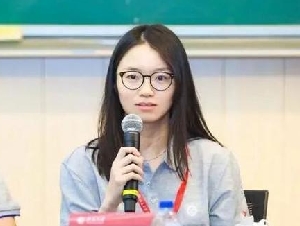 
                35岁数学家王虹获纽约大学最高荣誉 成为"银教授"
            