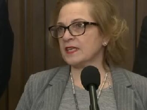 
                加拿大新难民法刚生效，3万人收到遣返信，法院案件激增
            