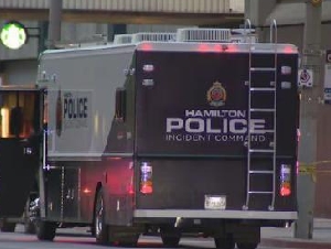 
                惊悚！市中心繁忙商场大白天突发枪击，16岁少年丧命
            