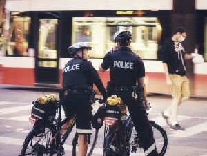 
                女子爆料多伦多遭陌生男子尾随骚扰：多人称遭同一人跟踪两年
            