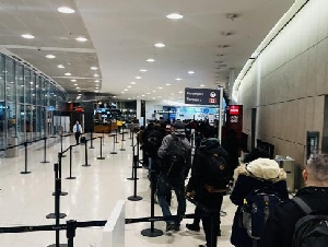 
                汉坦病毒疫情邮轮返加4名加拿大乘客搭包机抵达BC省，隔离21天
            