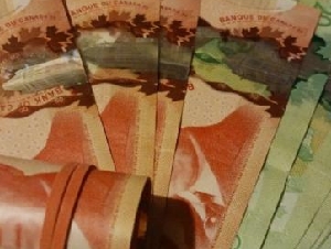 
                加元跌惨了！兑人民币跌至4.85，创今年新低
            