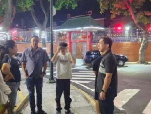 
                委内瑞拉华侨联合总会主席：约10名华人被困
            
