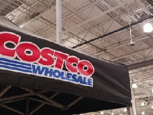 
                网友热议：加拿大人更喜欢Costco，还是更喜欢亚马逊？
            