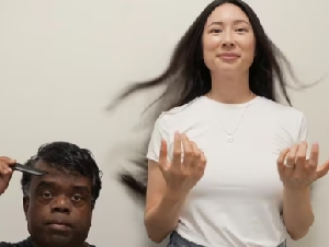 
                多伦多华人情侣因最萌身高差婚礼照走红：丈夫身高122厘米
            