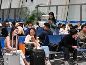 华裔回国被关小黑屋 禁出境十年8000万资产归零