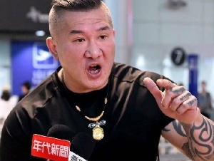 又反水？网红“馆长”大骂国民党
