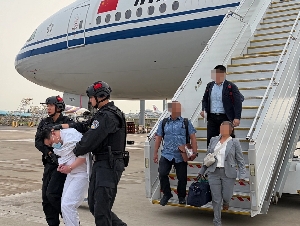 
                菲律宾绑架撕票案嫌犯刘某文：曾与Yifei Li同行
            