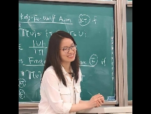 人民日报对王虹的称呼变了，丘成桐没说错
