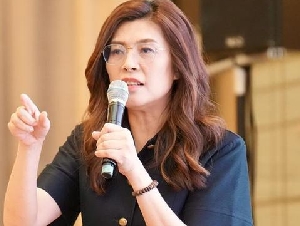 郑丽文深夜探视郑汝芬，痛批赖当局.....